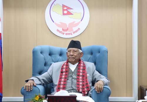 सबैभन्दा जेठा सांसदअर्जुननरसिंह केसीले गरे पदभार ग्रहण